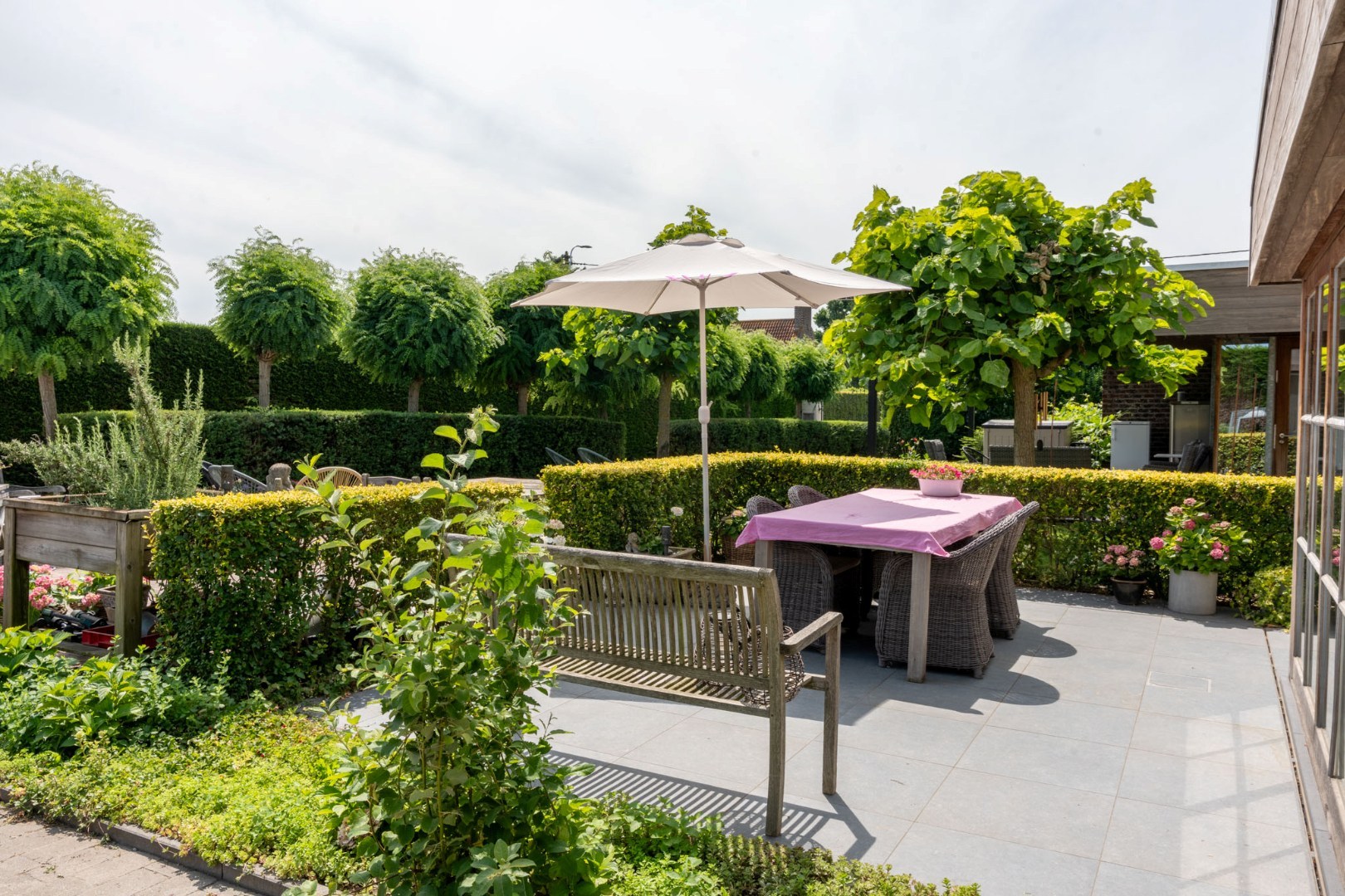 Rustig gelegen, alleenstaande woning met mooie tuin op 1.195 m² 