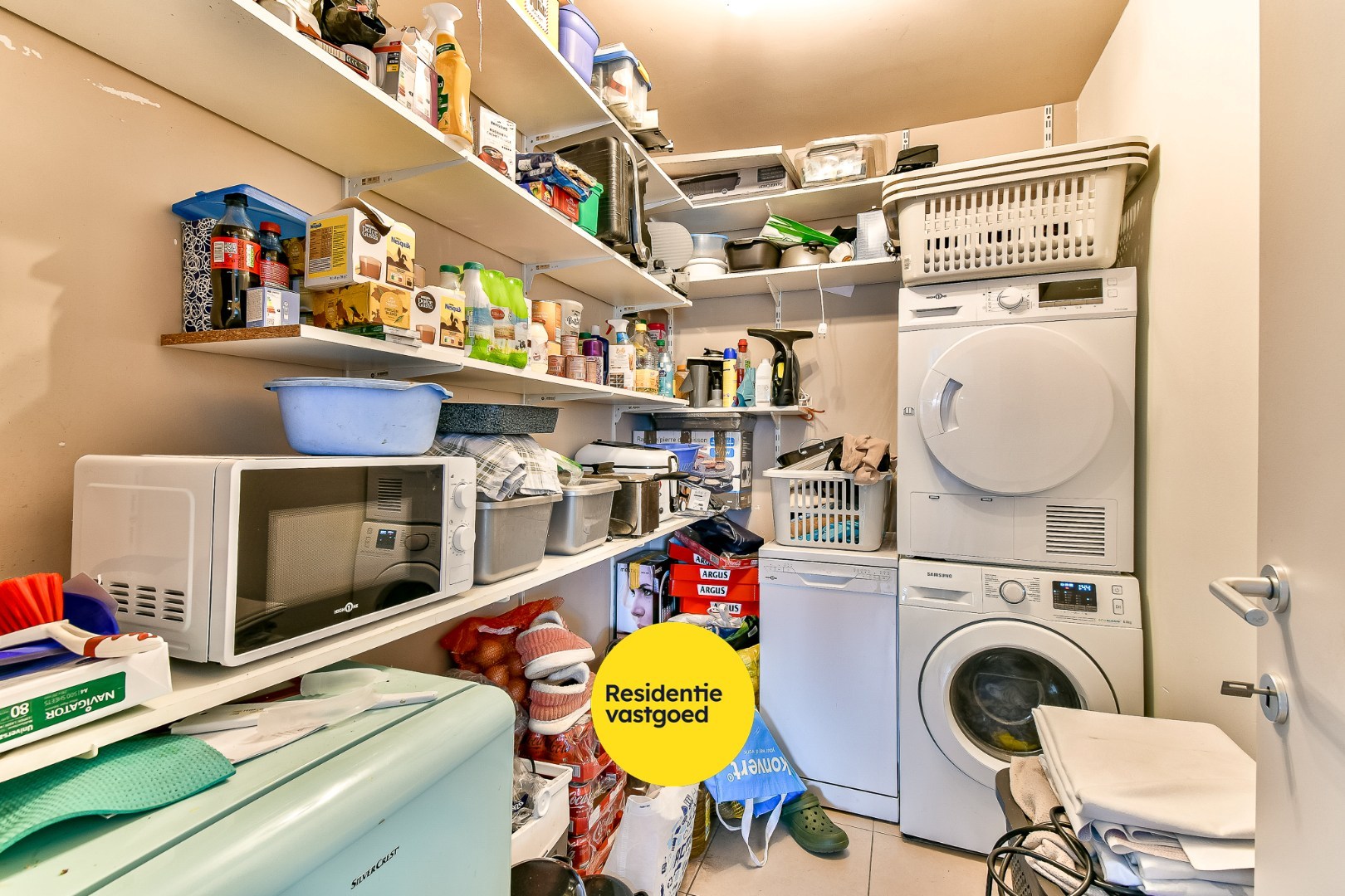 Opbrengsteigendom met 3 appartementen en 3 garages 