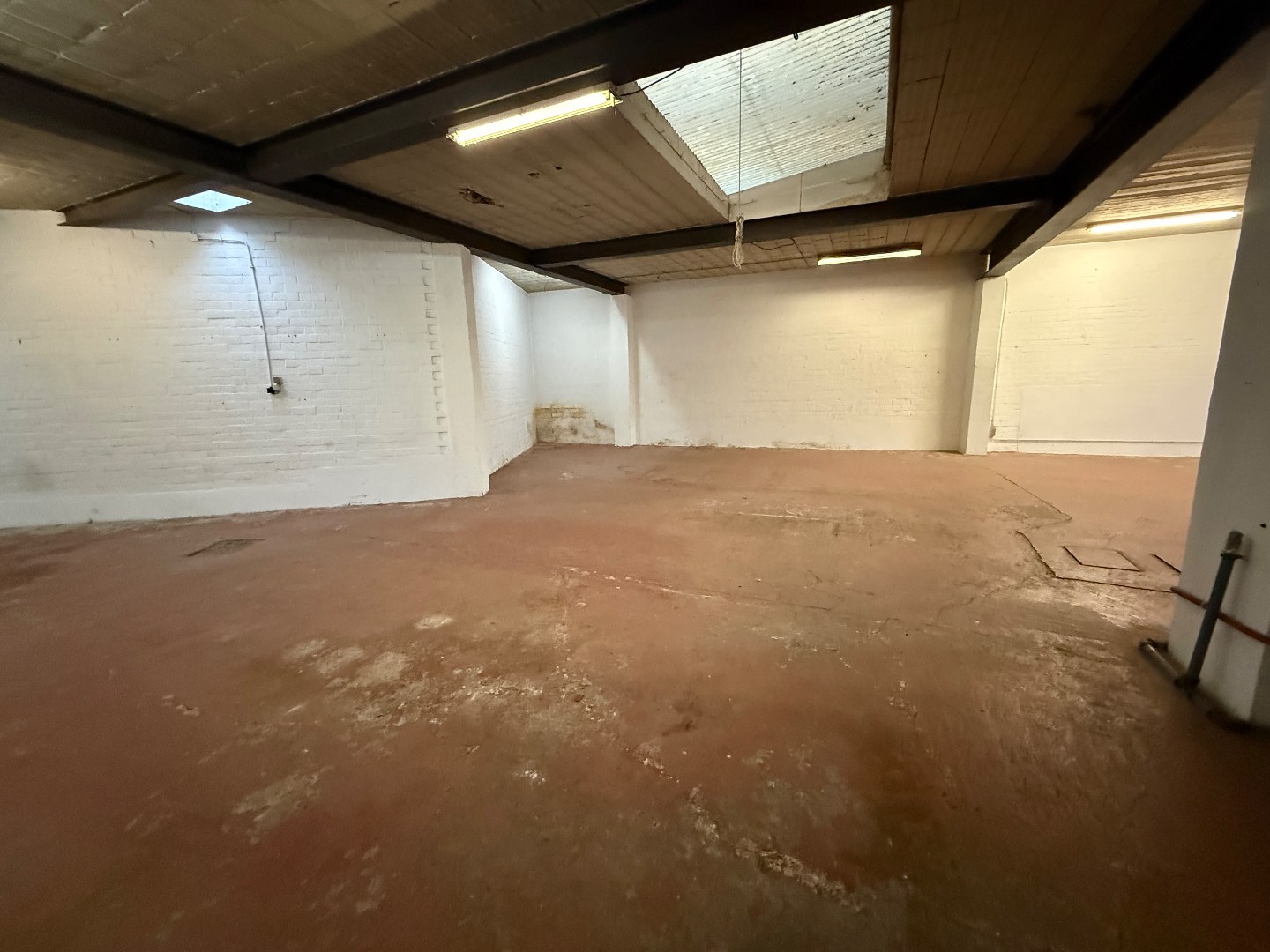 Centraal gelegen polyvalente opslagruimte  te Lier. 