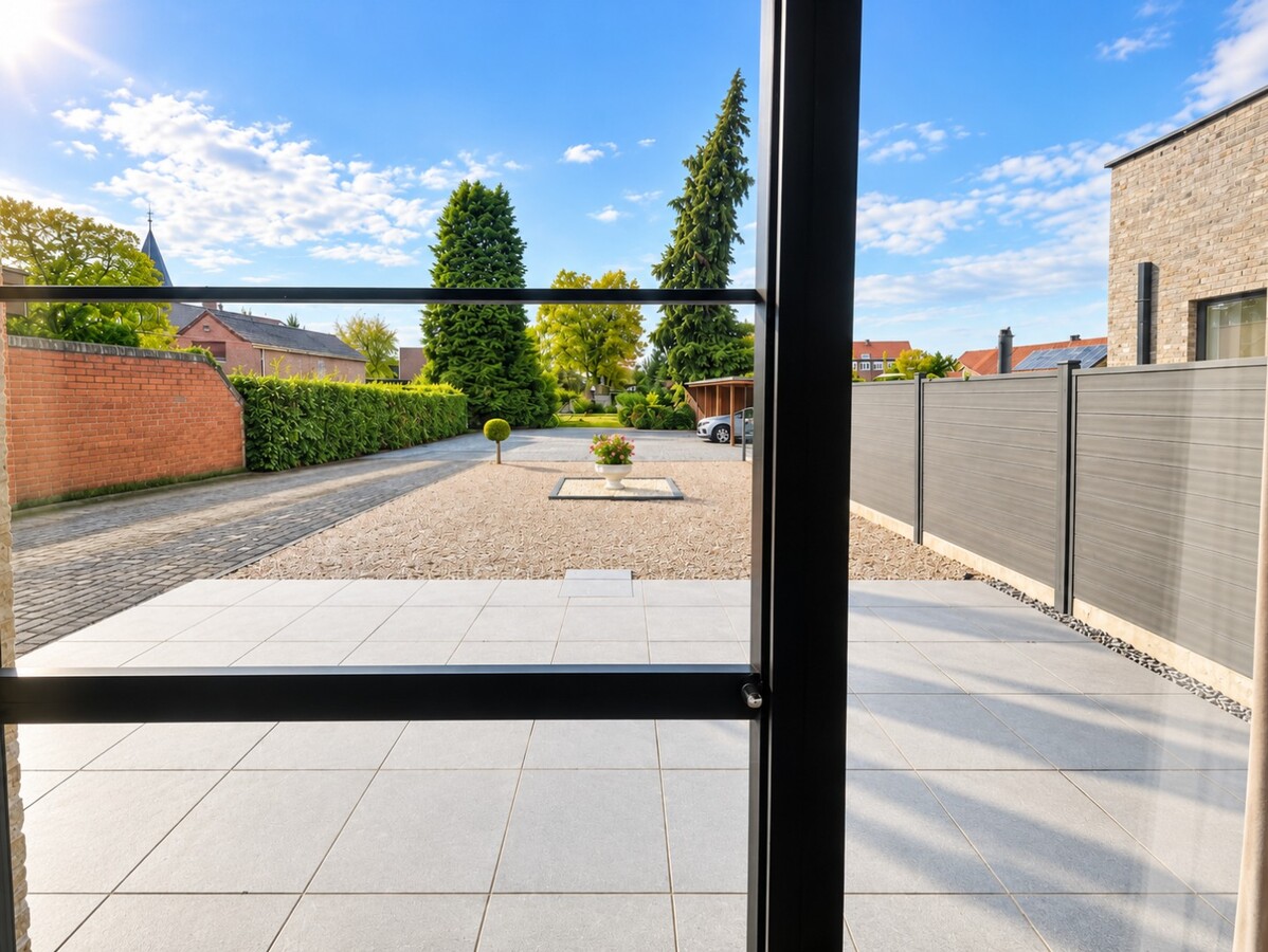 Comfortabel appartement met 3 slaapkamers, terras, tuin en carport. 