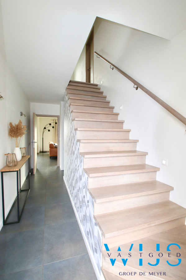 Recente ALLEENSTAANDE woning in hartje KLUIZEN 