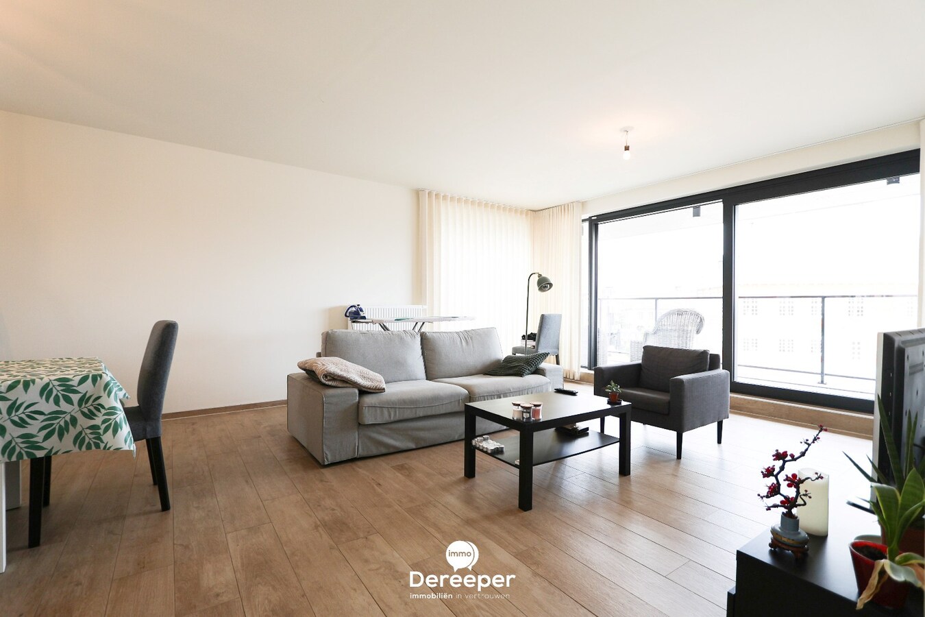 RUIM 3-SLAAPKAMERAPPARTEMENT MET 2 TERRASSEN EN UITZICHT OP DE MARKT VAN TORHOUT 