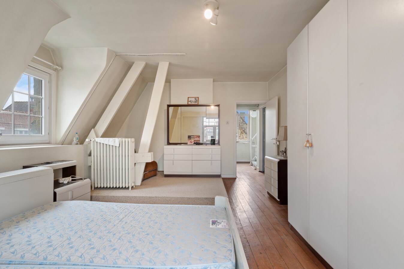 Uitstekend gelegen opbrengsteigendom op de Grote Markt van Diksmuide 