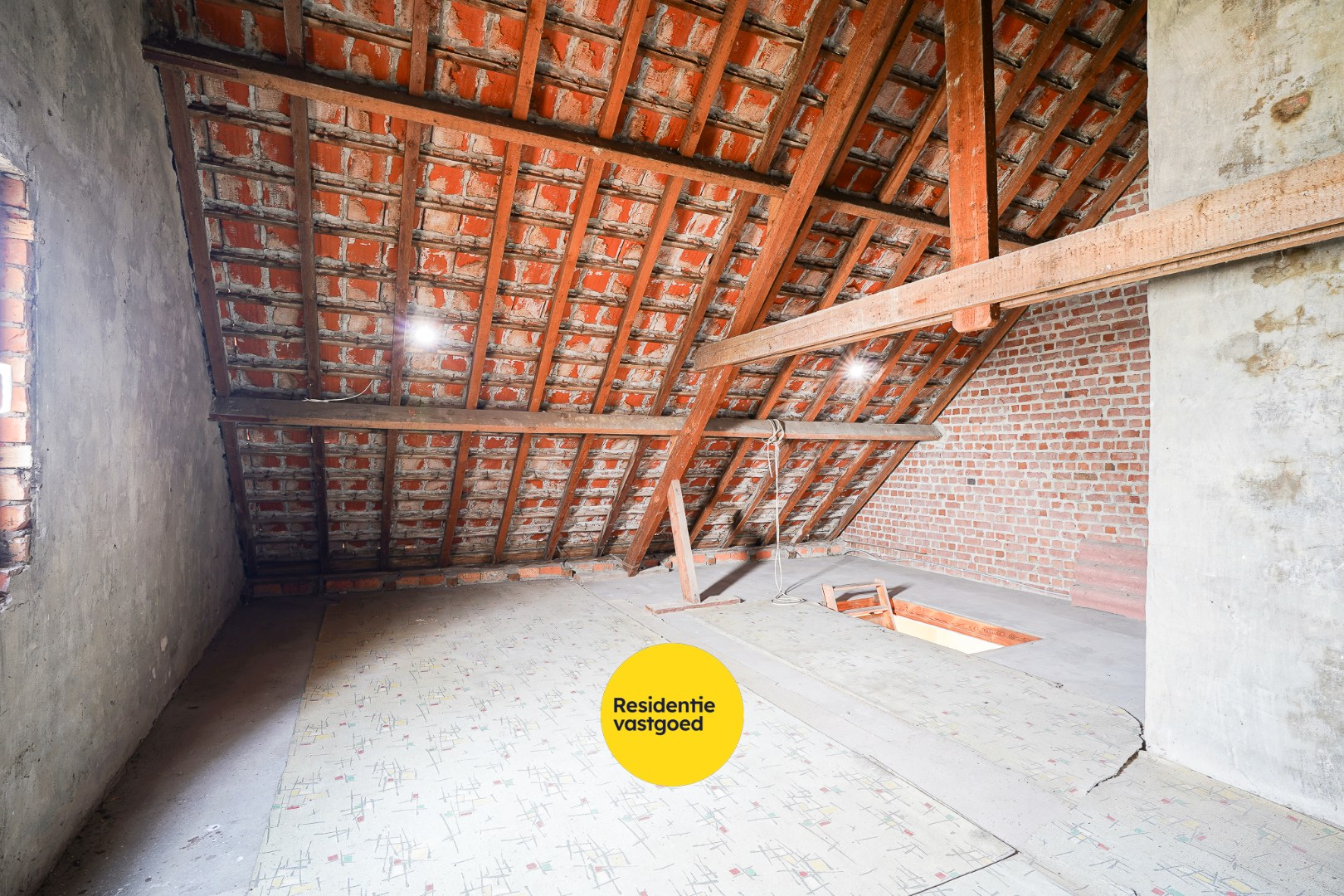 Te renoveren half-open bebouwing in Zerkegem 