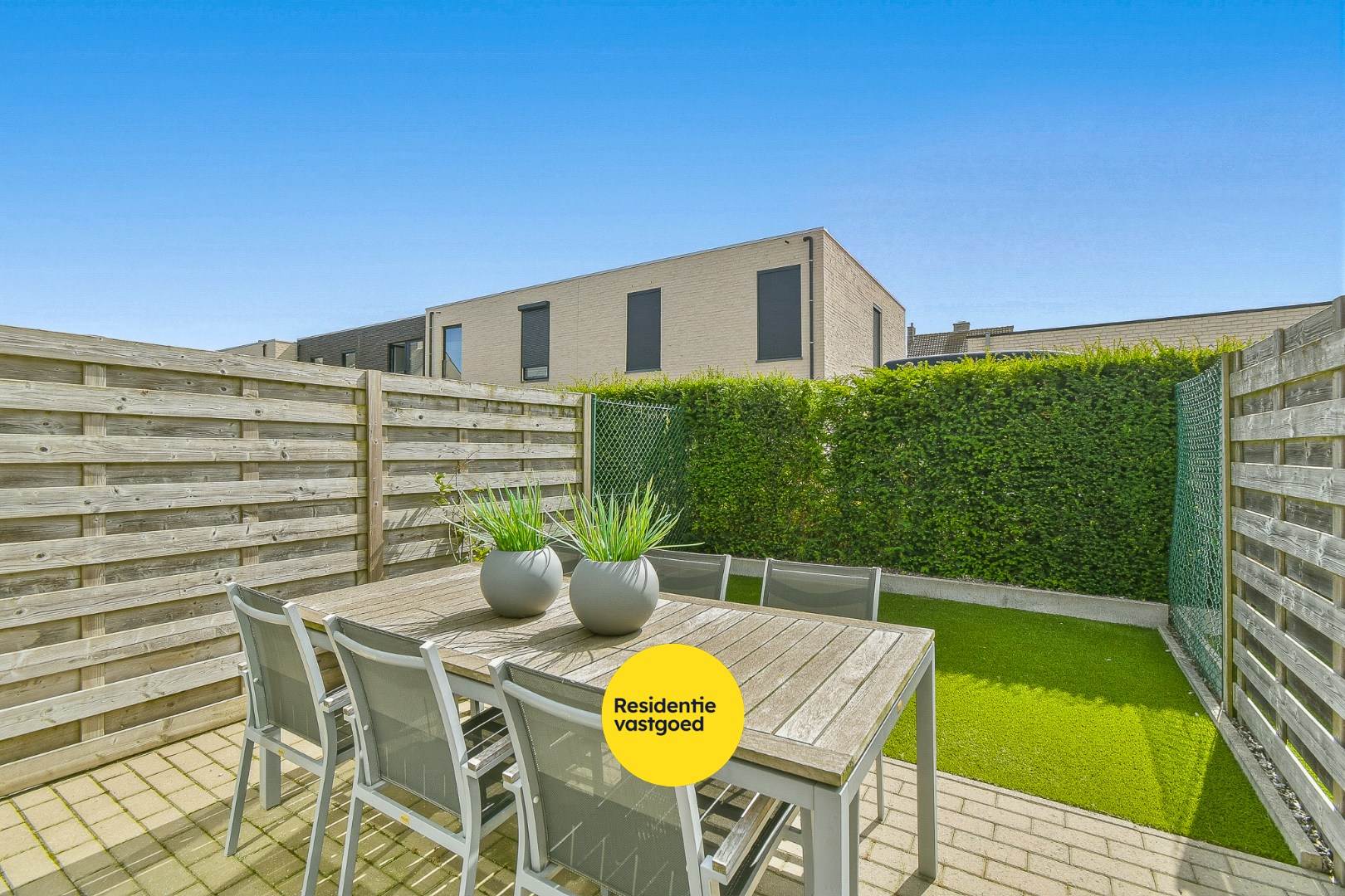 Instapklaar gelijkvloers appartement met zonnig terras 