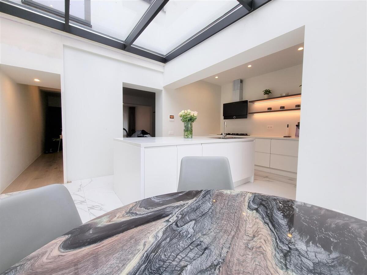 Subliem gerenoveerde woning met 5 slaapkamers &amp; 3 badkamers - Heist 