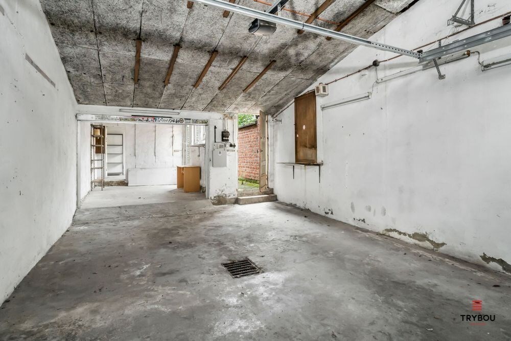 Uniek Handelspand met woonst op de Grote markt van Diksmuide. 