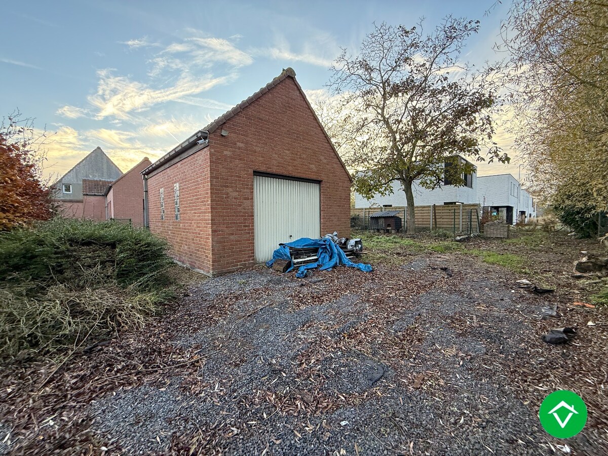 Rustig gelegen halfopen bebouwing met 3 slaapkamers, tuin en garage met uitweg! 