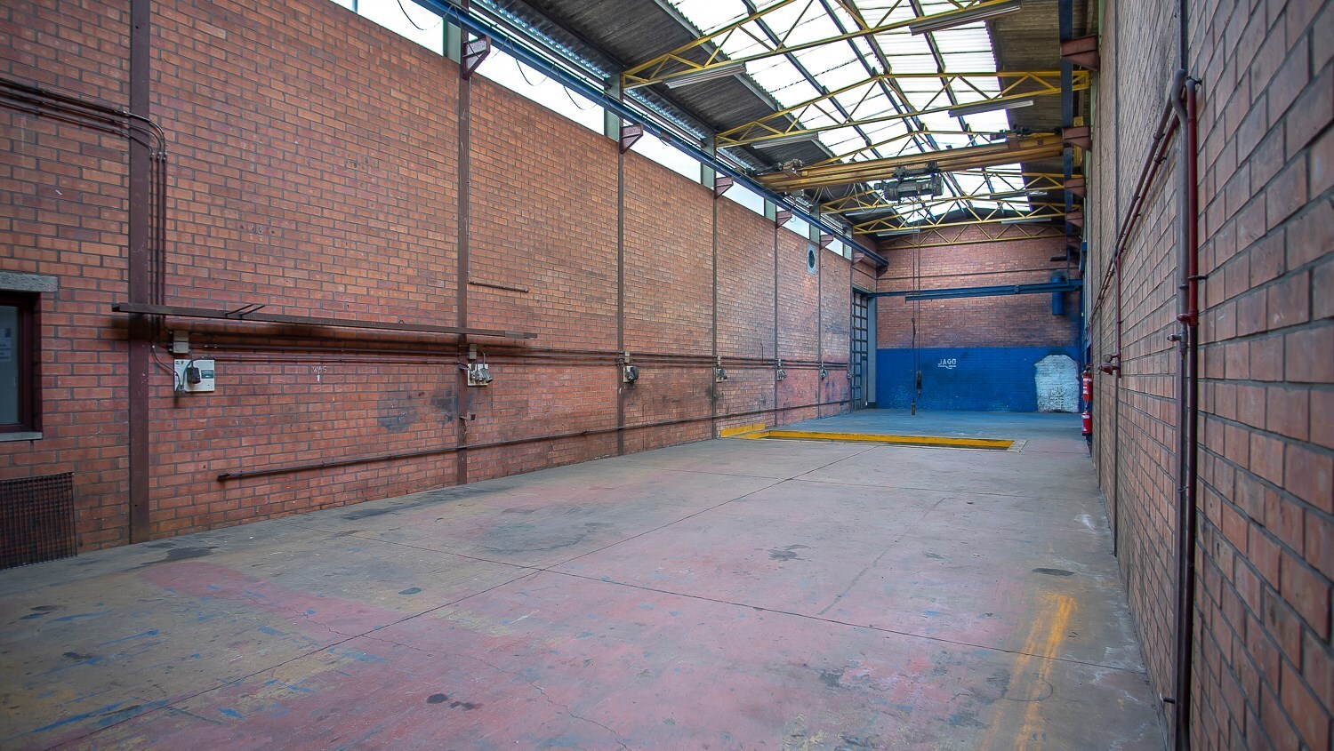 Zeer vlot bereikbaar industriegebouw 300 m² + burelen 