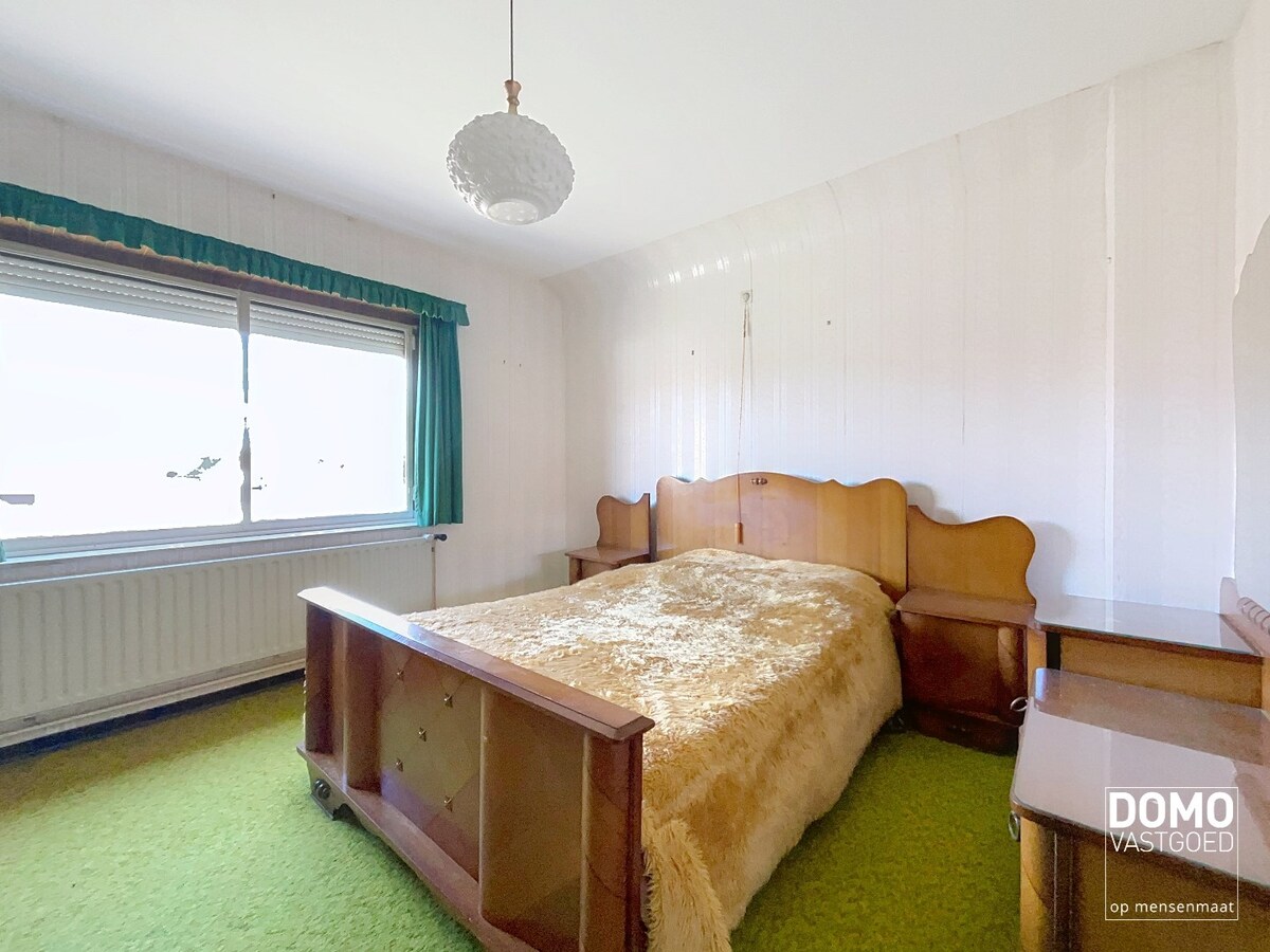 Te renoveren ruime open bebouwing, gelegen te Berbroek. 