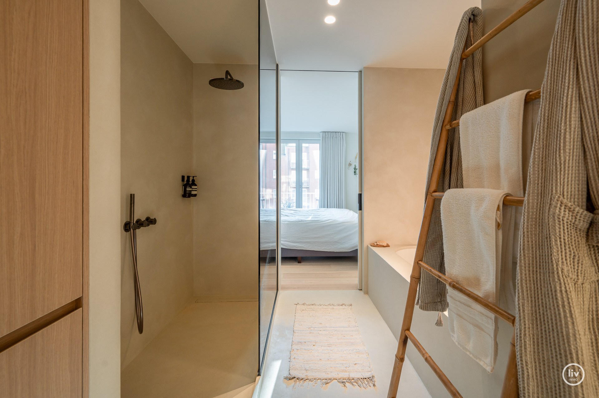 Magnifique appartement rénové avec une vue imprenable sur la mer, idéalement situé sur la digue du Zoute, à proximité de la place Albert. 