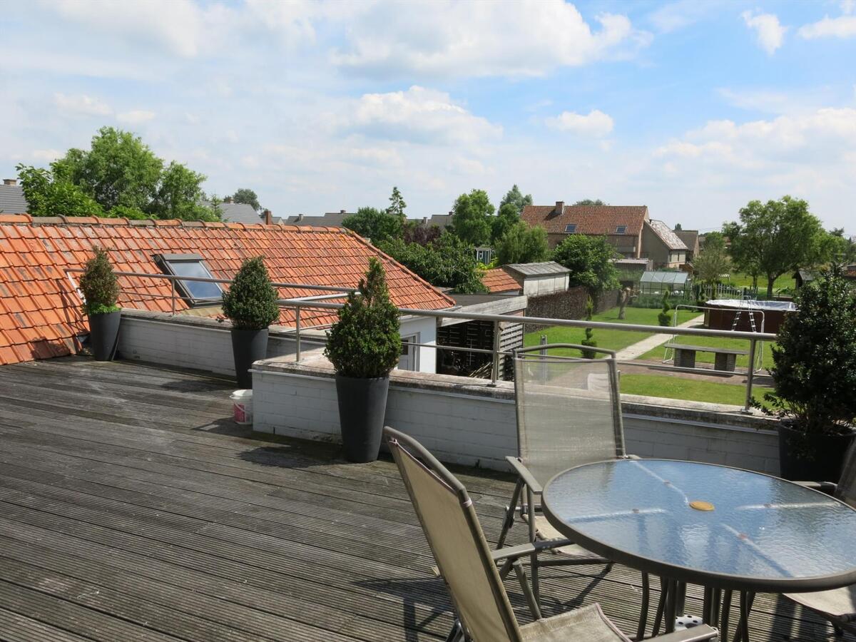 Uitzonderlijk ruime woning met prachtige zongerichte tuin 