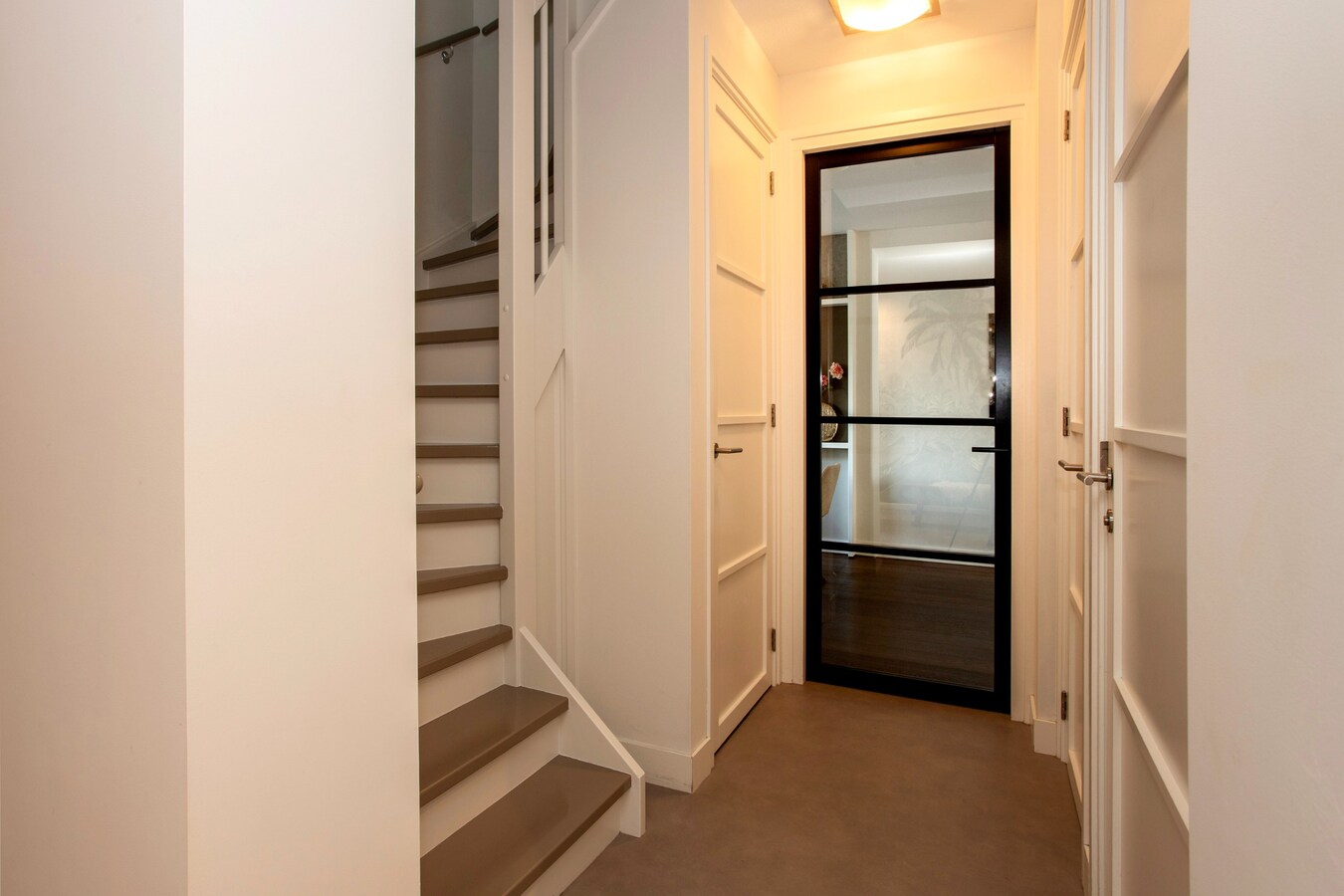 Zeer ruime hoekwoning met volop leefruimte en groen uitzicht in kindvriendelijke wijk! 