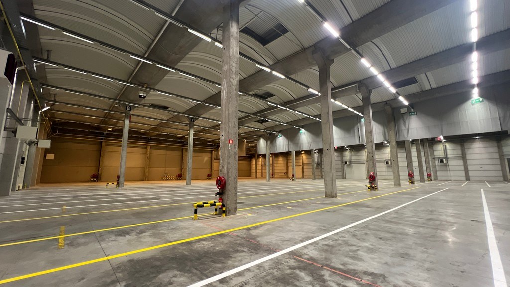 Logistieke loodsen met laadkades te huur in Sint-Niklaas