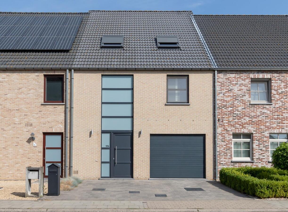 Zeer ruime woning met bijzonder veel licht én luxe  !    IDEAAL VOOR GROOT GEZIN !! 