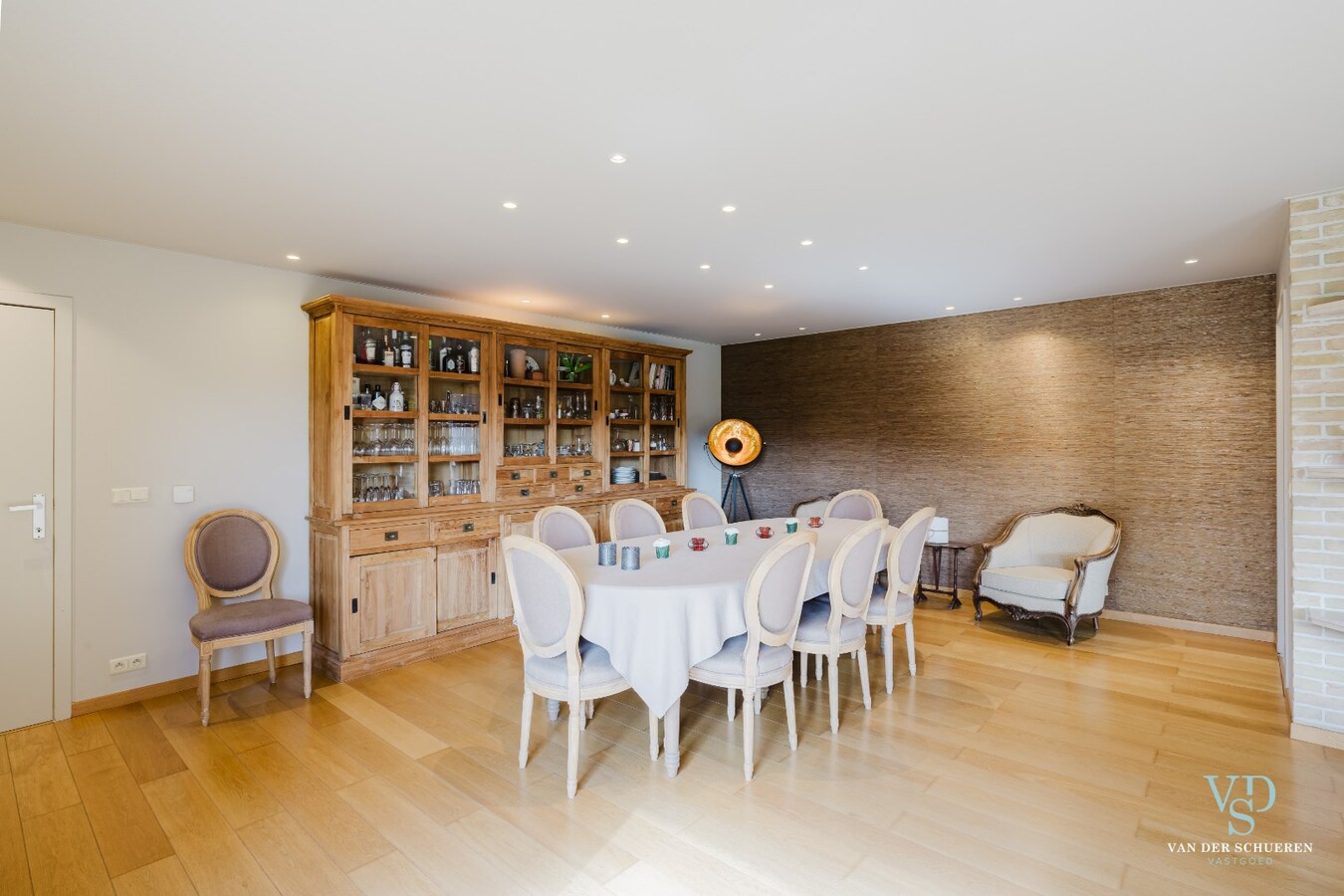 Bijzonder ruime (446m²), tijdloze villa 