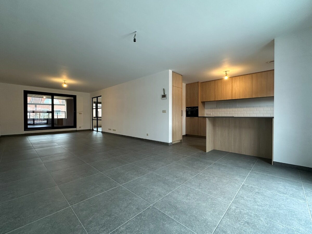 Prachtig, volledig gerenoveerd duplex appartement met 3 slaapkamers 
