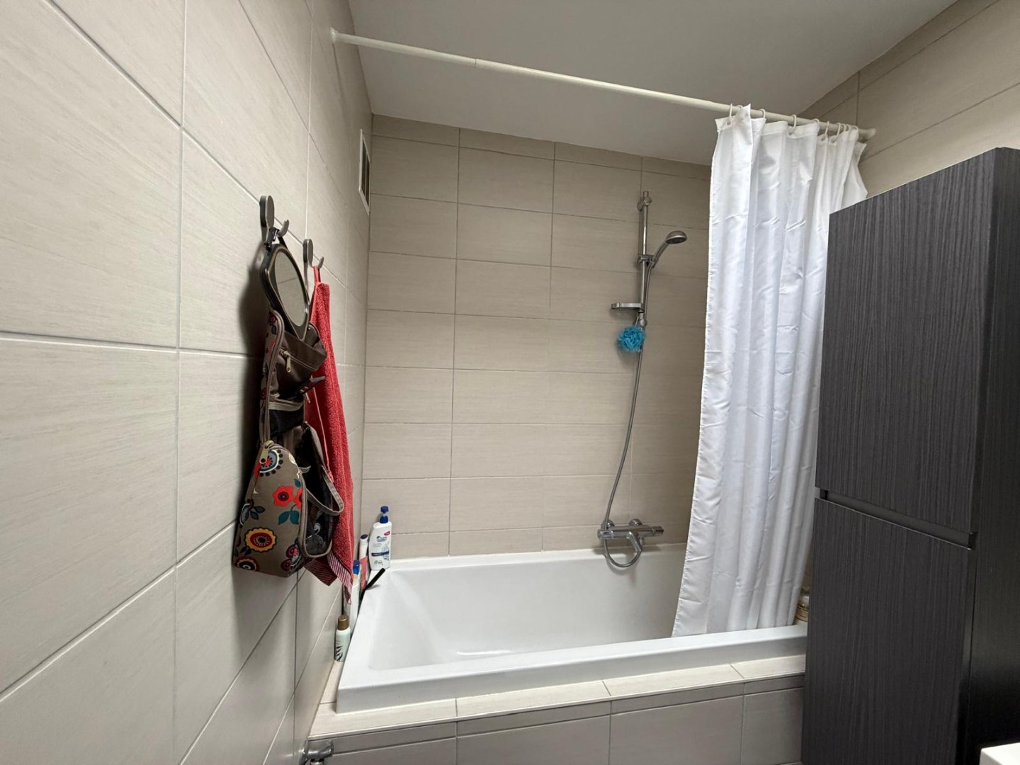 Ruim appartement met 2 slaapkamers en garage in het centrum van Geel 