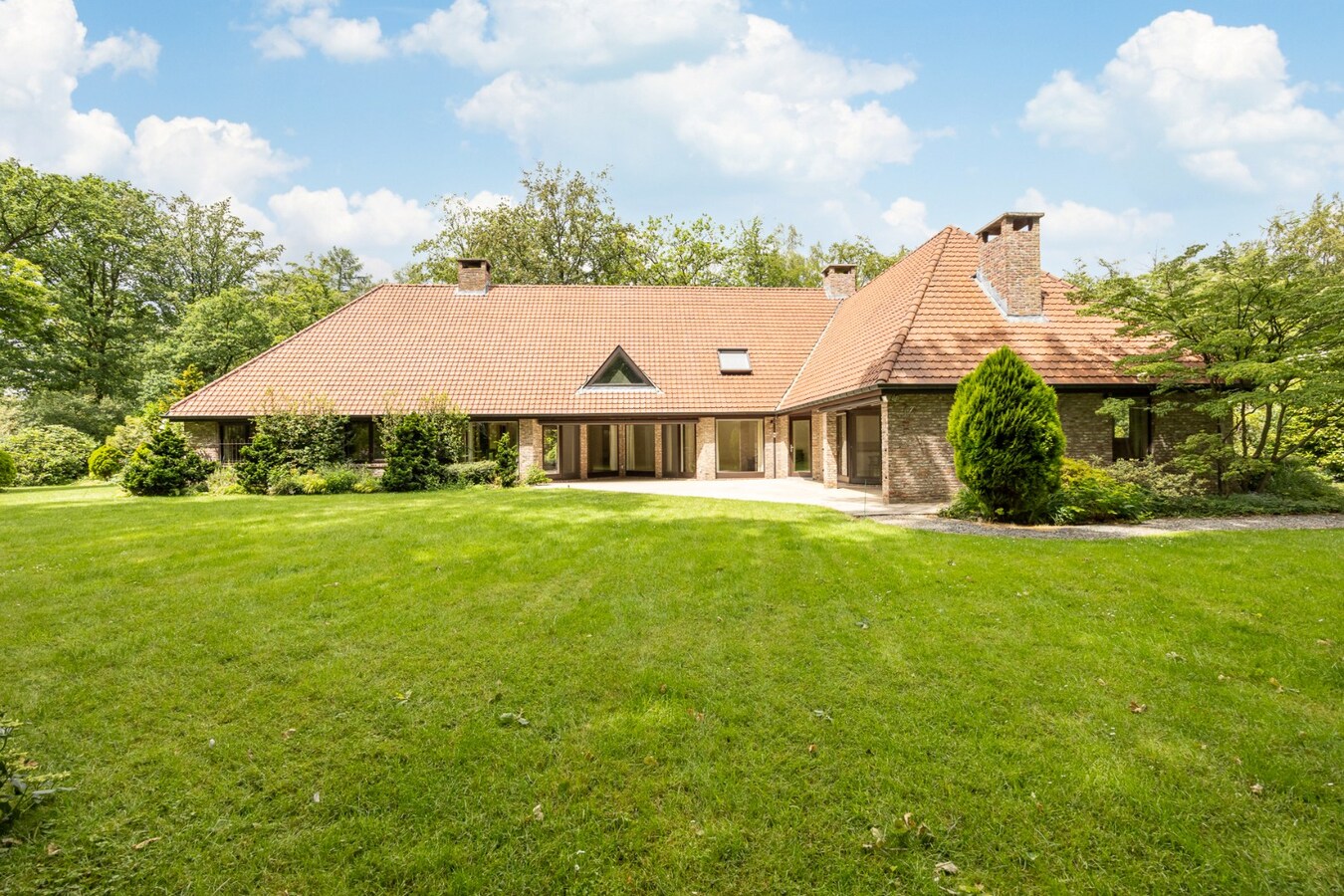 Exclusieve villa met gelijkvloerse master suite, prachtige tuin en uitzonderlijk wooncomfort 