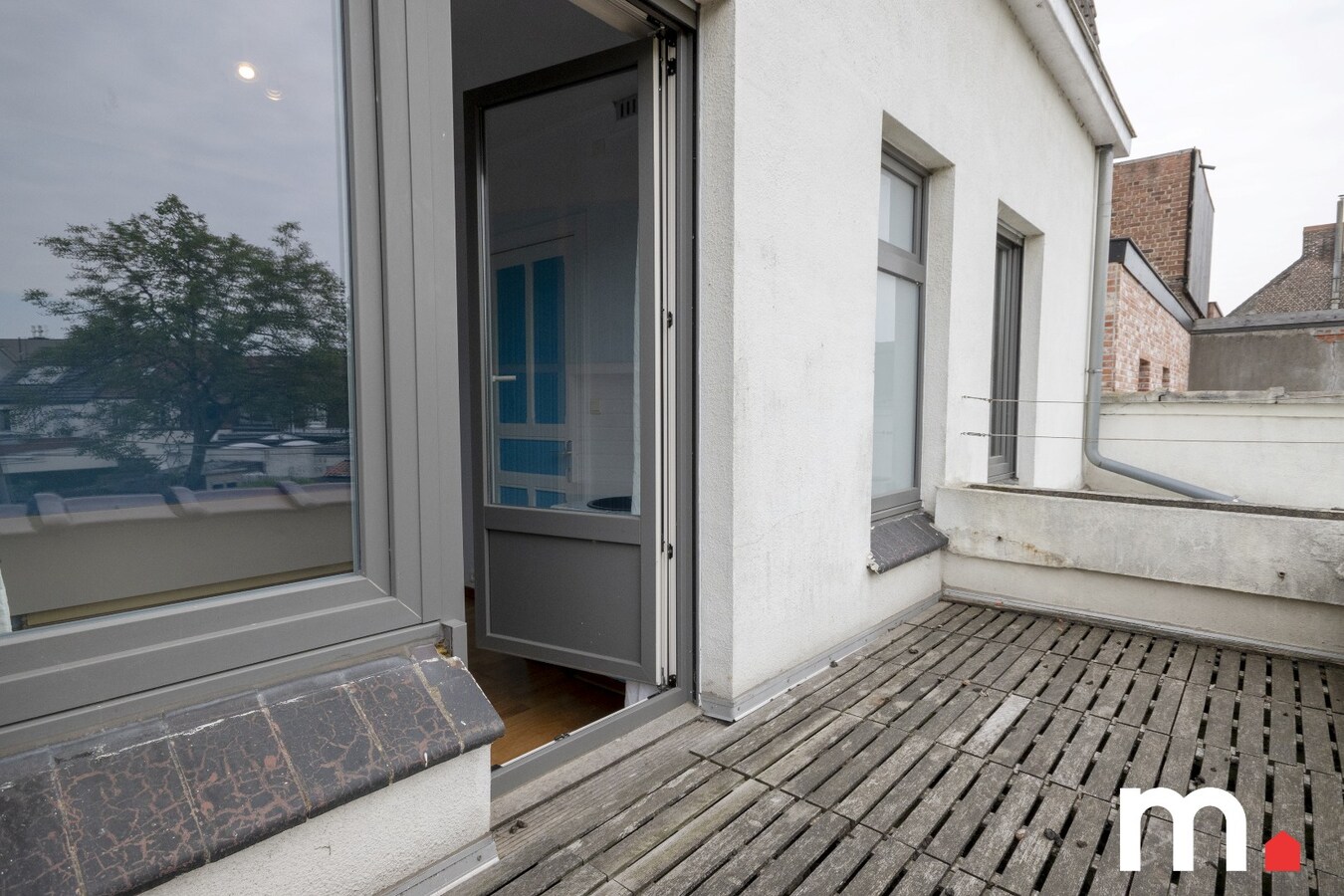Centraal gelegen woning met privé parkeerplaats te koop in Heule ! 