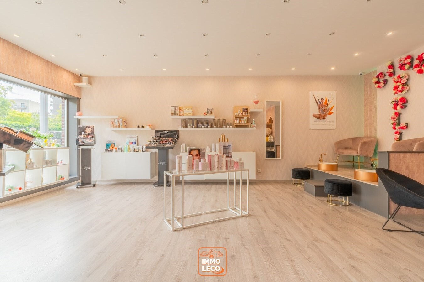 Superbe surface commerciale de +/- 110m² en plein centre-ville, nombreuses possibilités ! 