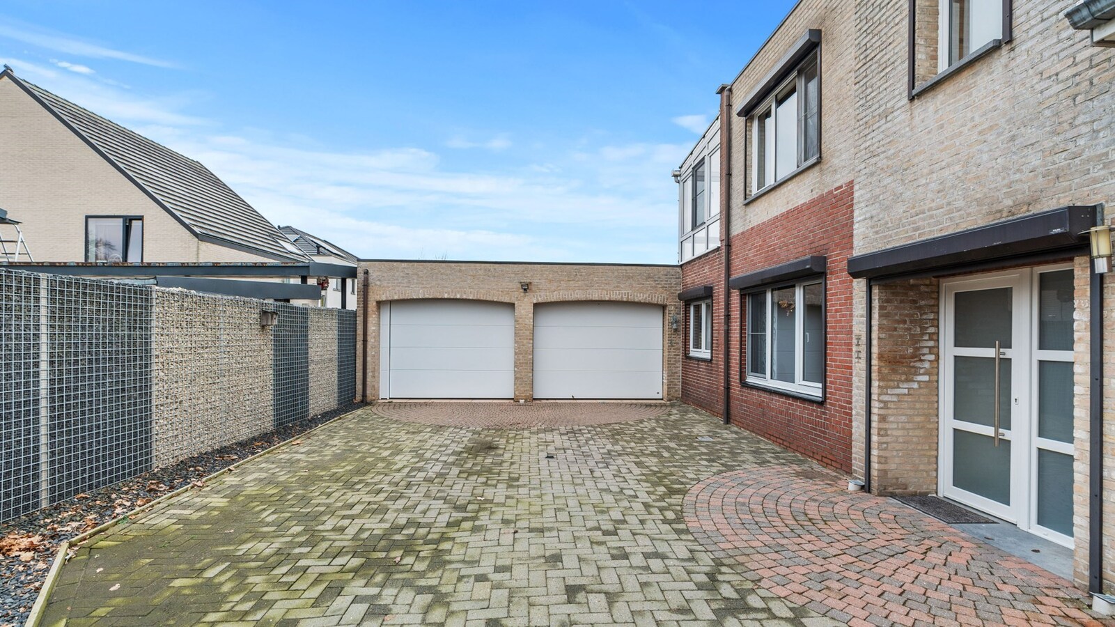 Riante gezinswoning met tal van mogelijkheden nabij Maastricht! 