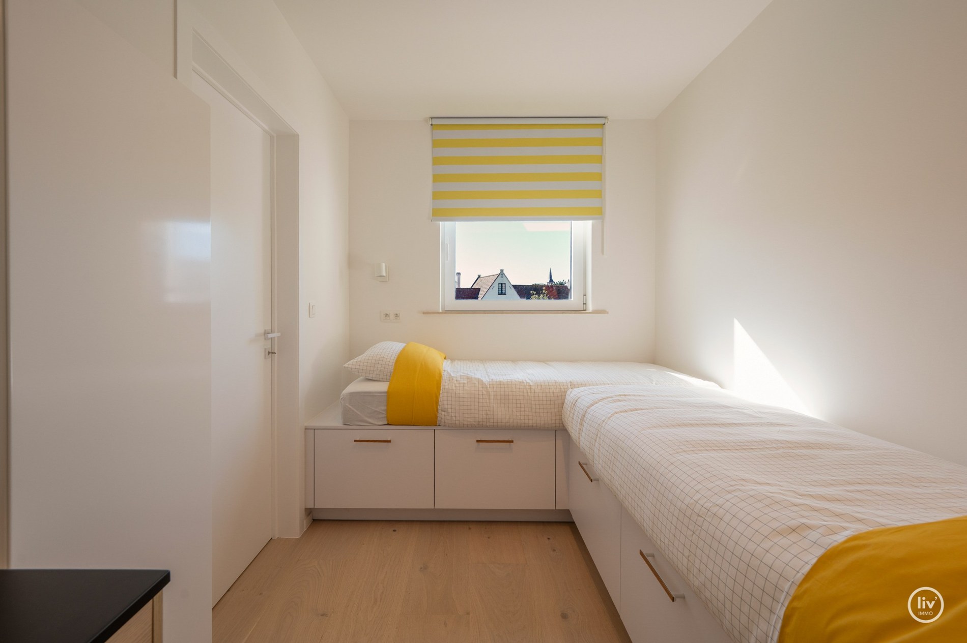 Appartement d'angle orienté au sud avec vue dégagée, situé dans une charmante résidence de villas à distance de marche de la digue de Duinbergen. 