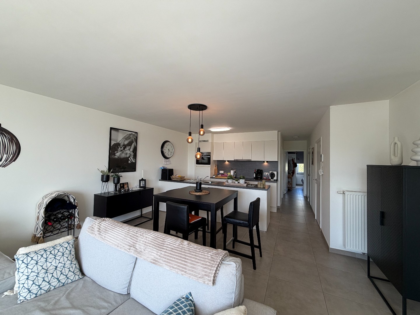 Verzorgd appartement met 2 slaapkamers, terras en garage. 