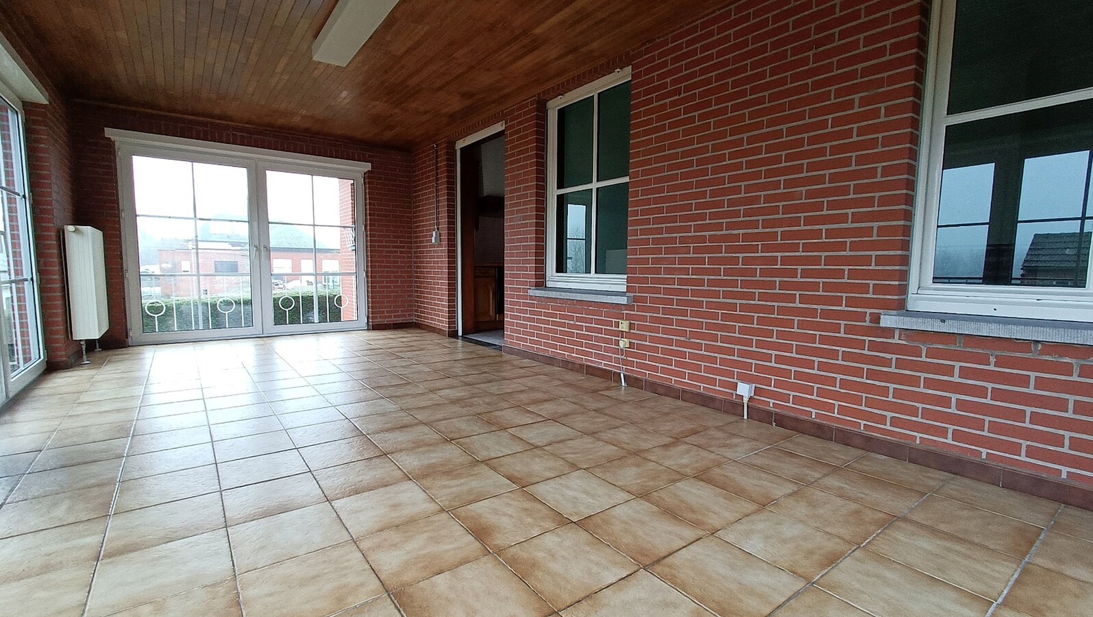 Ruime villa met garage en tuin 