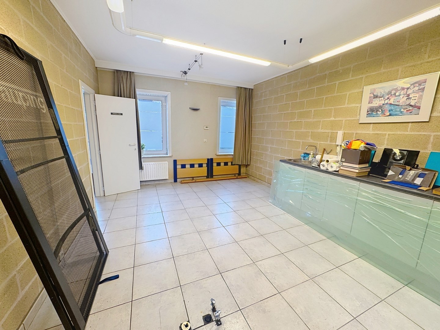 Opbrengsteigendom gelegen in de dorpskern van Merendree 