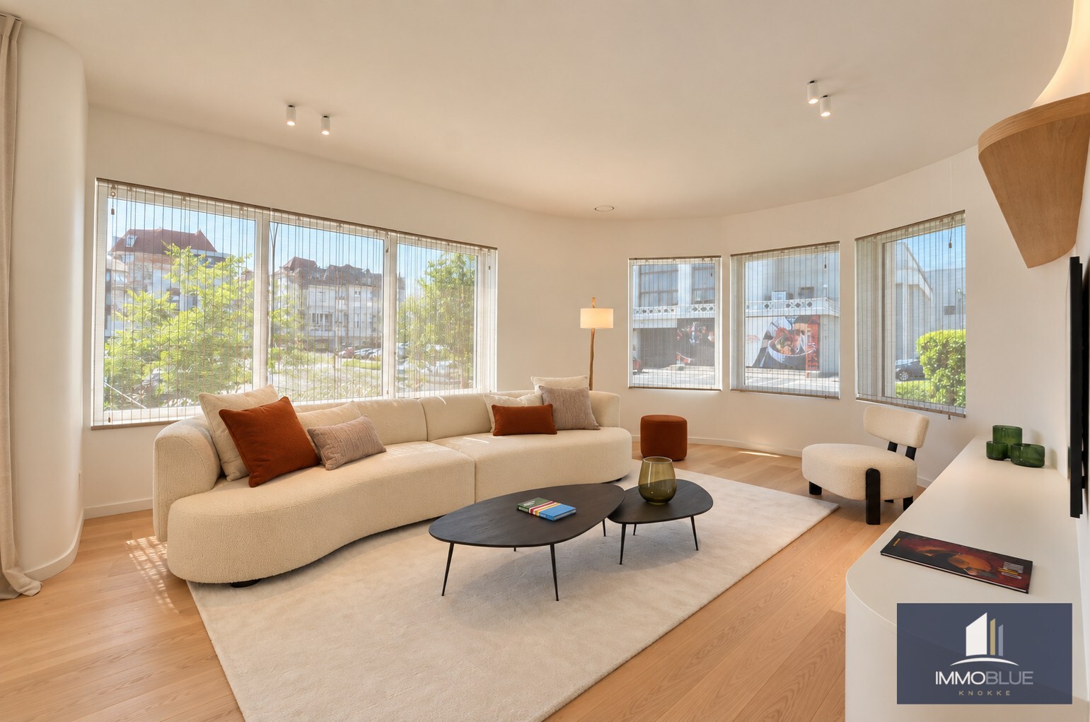 Offre exceptionnelle : Villa entièrement rénovée avec vue frontale sur la mer. 