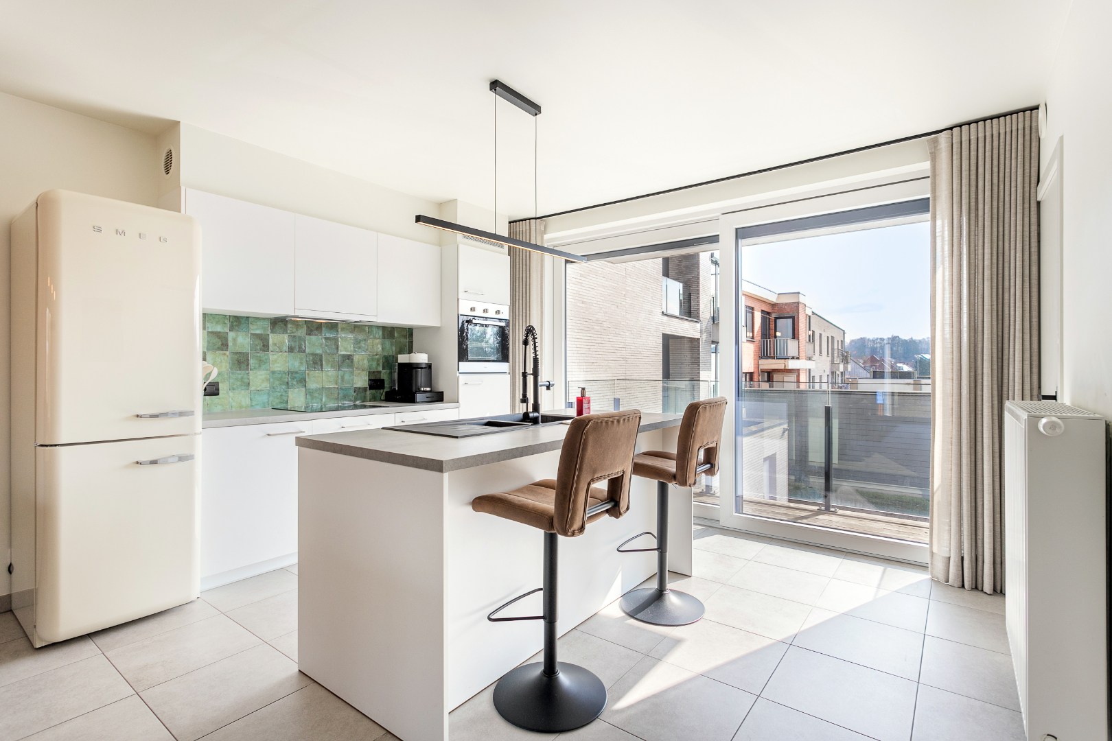 Recent, energiezuinig appartement met 2 slpks, 2 terrassen en autostaanplaats 