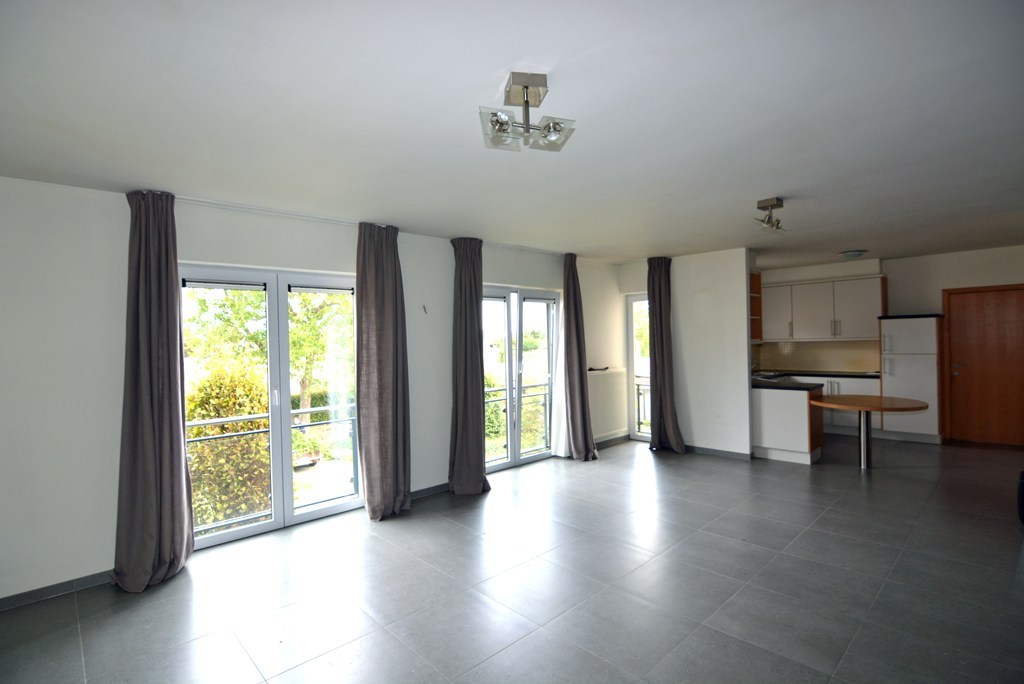 Appartement (104 m²) met 2 slpks, garage en kelderberging. 