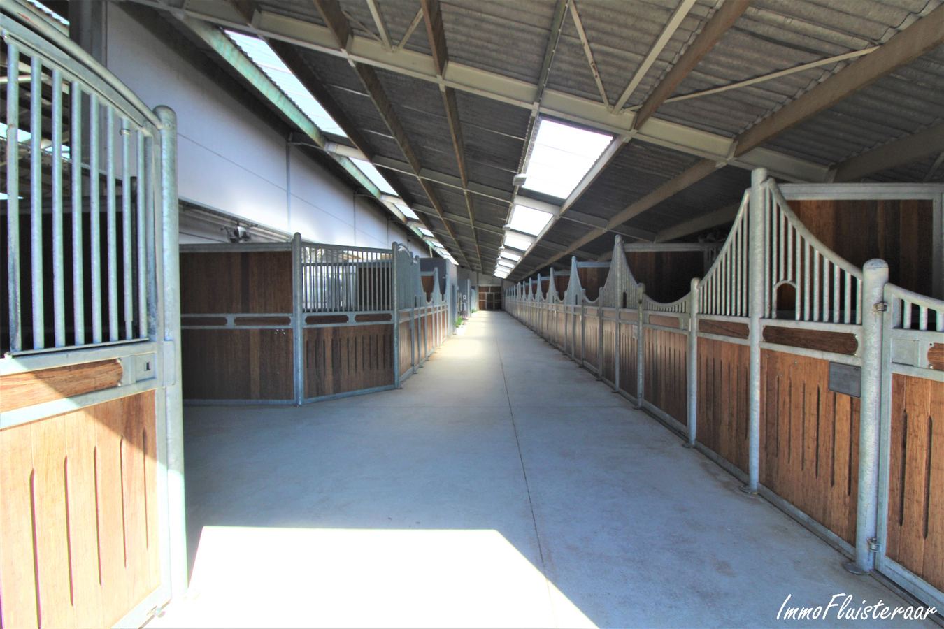 Professional recently built equestrian center on more than 3ha at Hannut (Luik/Liège; Belgium) 