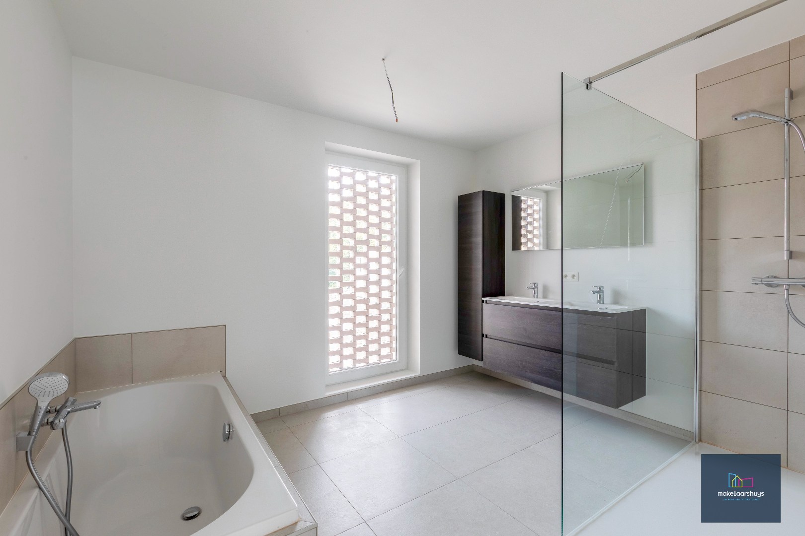 Energiezuinige nieuwbouwwoning met 3 slaapkamers , tuin en staanplaats 