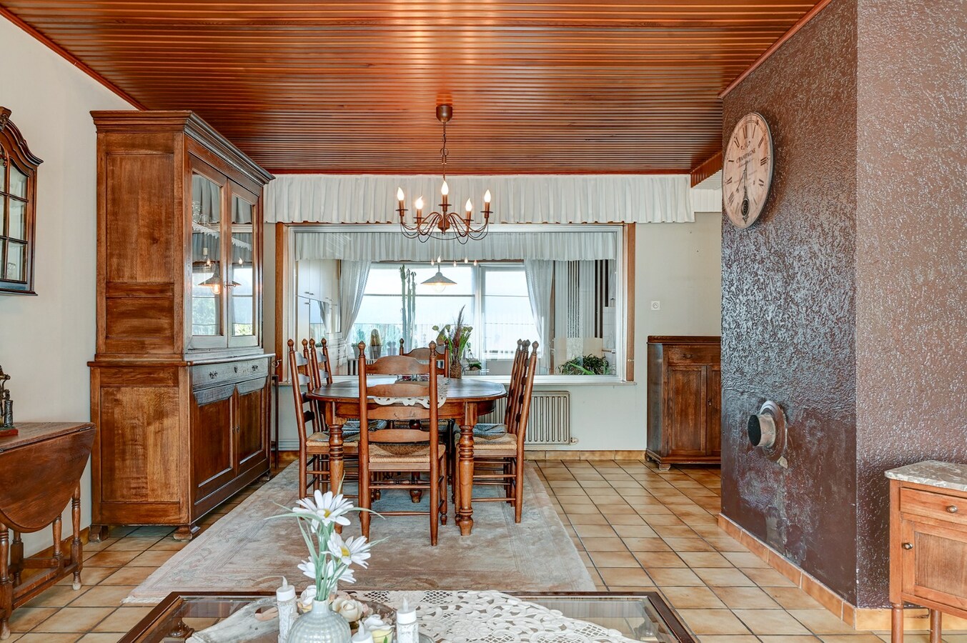 Zeer goed onderhouden huis met 3 slaapkamers 
