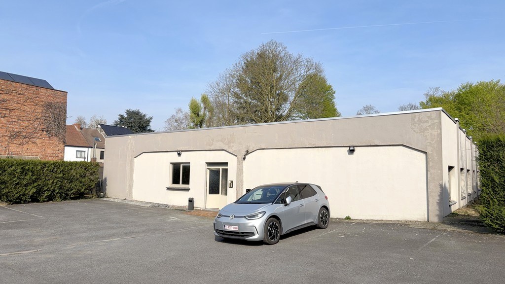 Kantoorrenovatieproject te koop vlakbij klaverblad in Gent