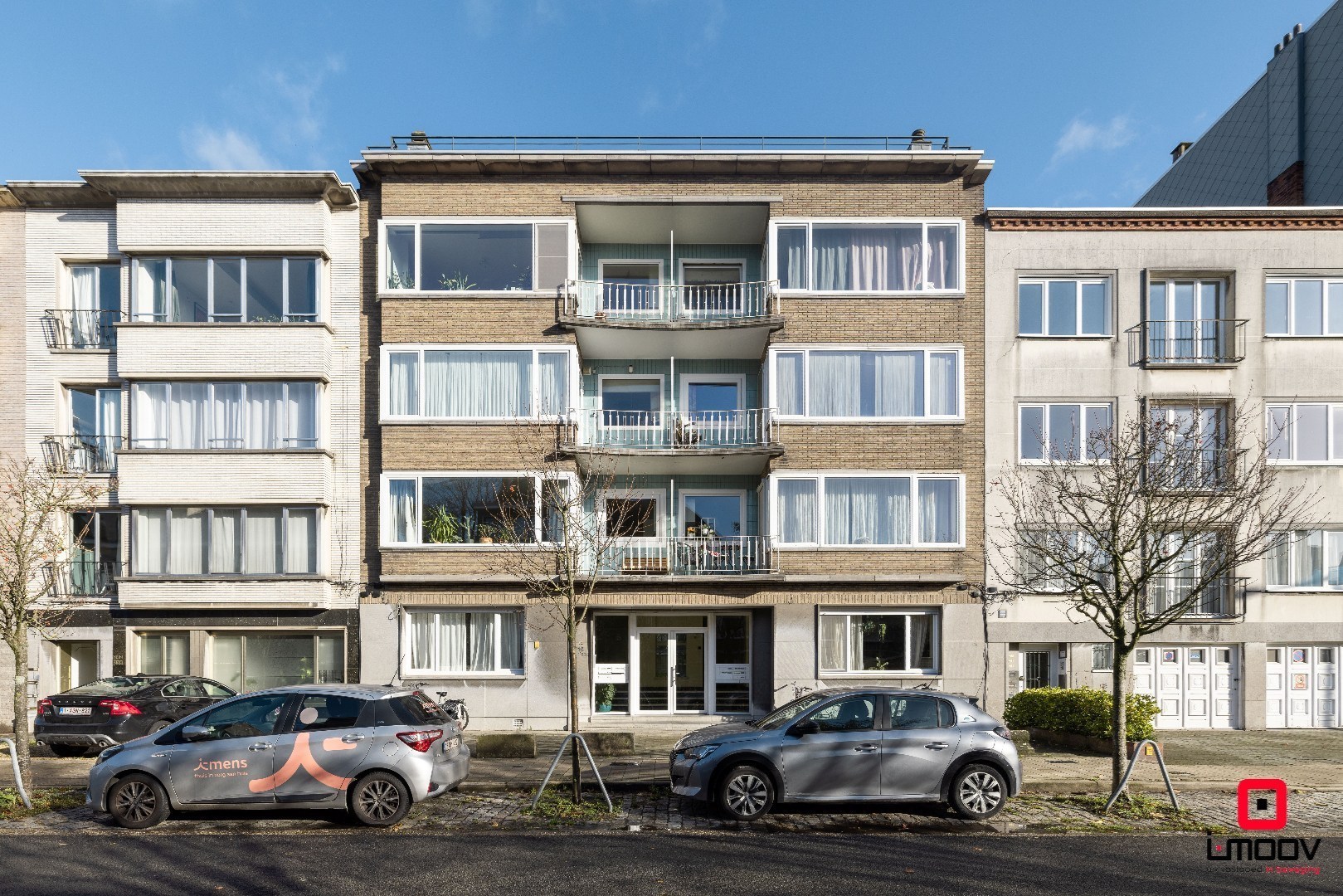 Instapklaar, lichtrijk tweeslaapkamer souterrain-appartement met groot terras &amp; garagebox in topligging – Patijntjestraat Gent 