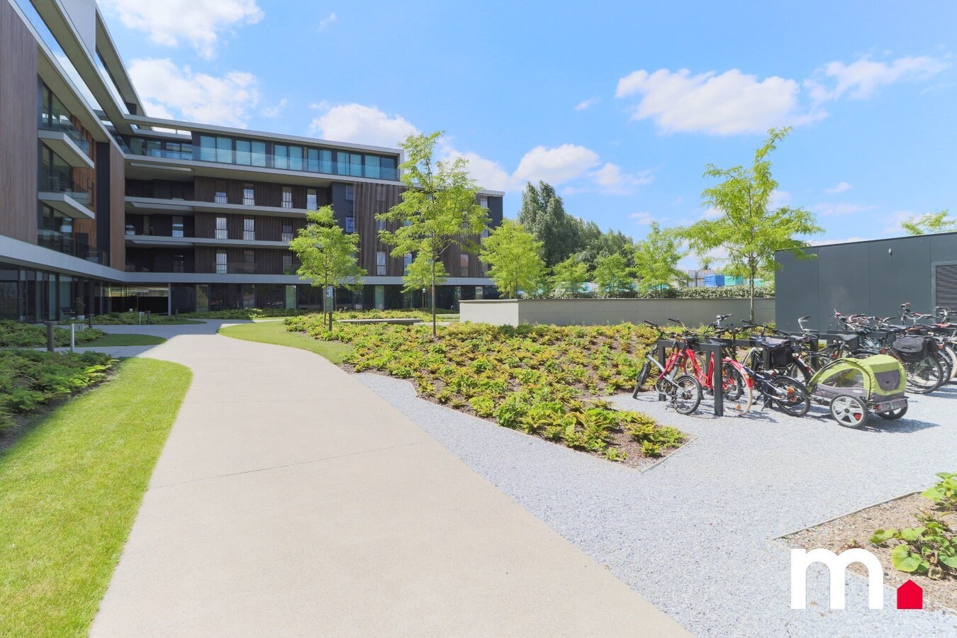 Bemeubeld appartement met lift, 2 slaapkamers én parkeerplaats in Kortrijk 
