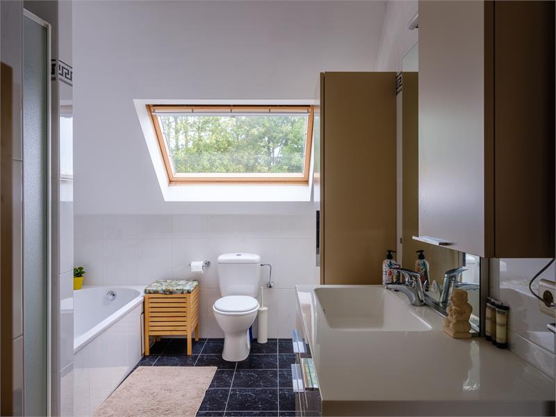 Prachtige, instapklare, halfopen bebouwing in rustige, residentiële wijk in Sleidinge. 