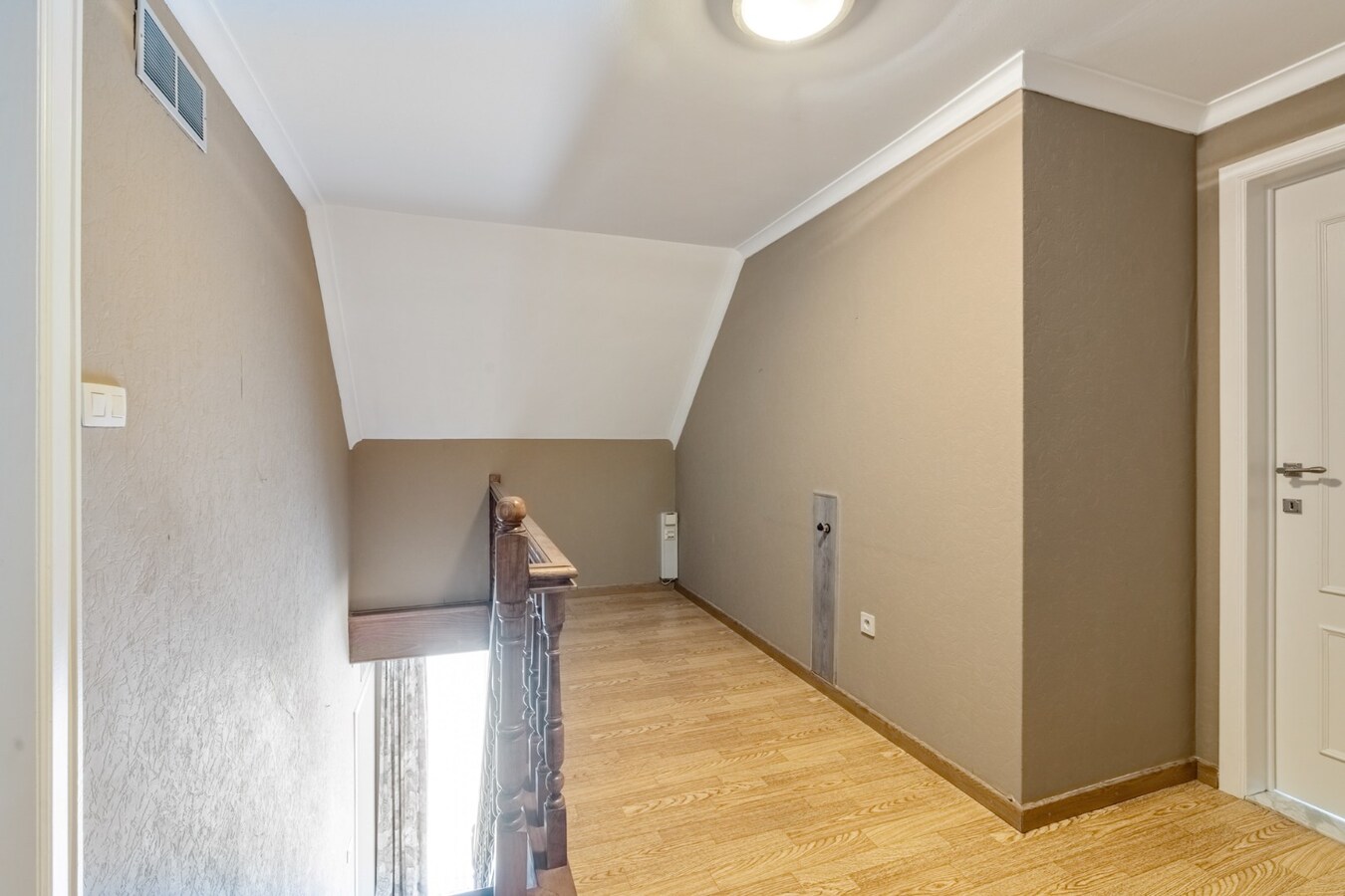 Aansluiting nachttoilet aanwezig. 