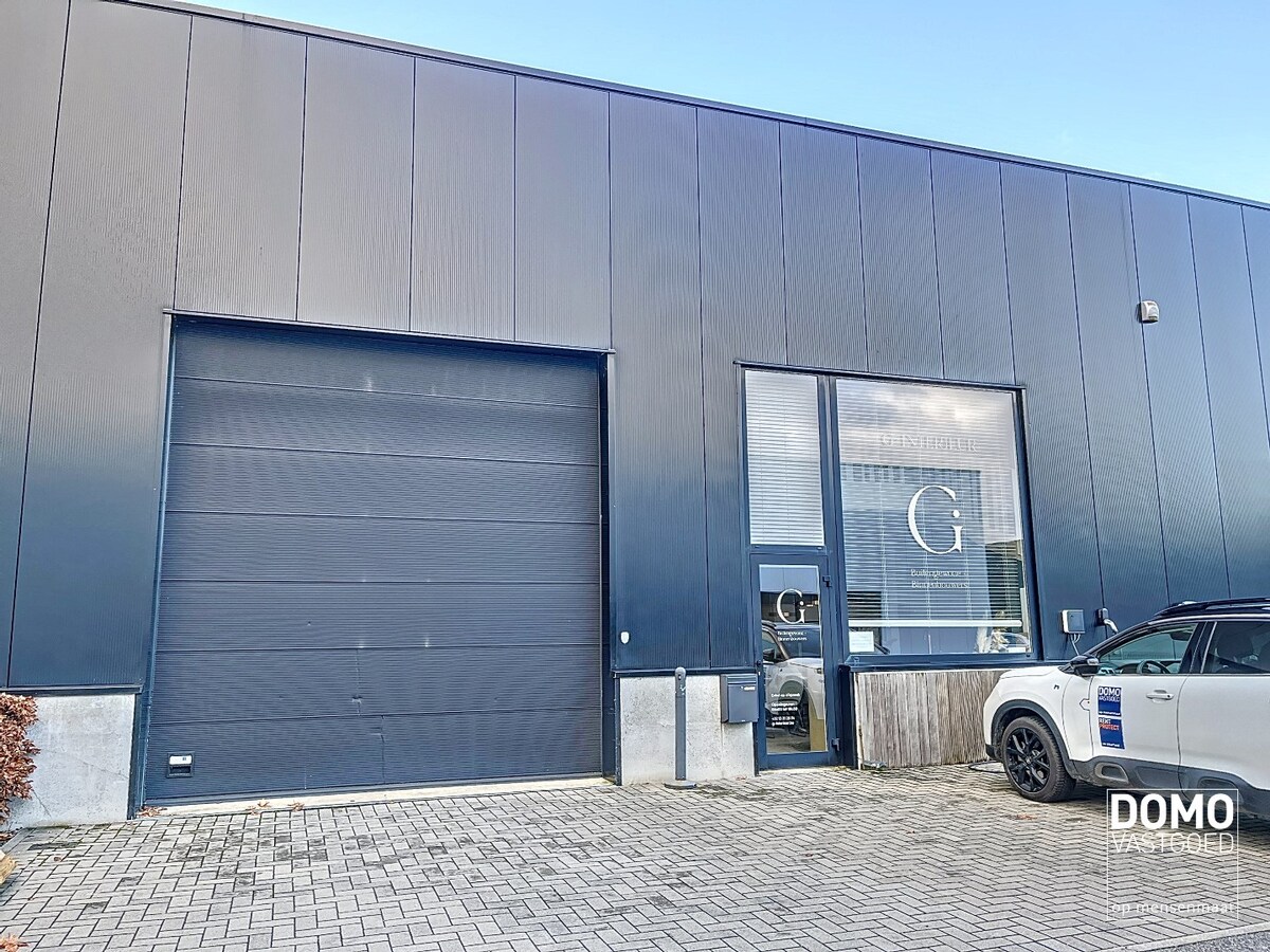 CENTRAAL GELEGEN LOODS TE BERBROEK MET OPSLAG- EN KANTOORRUIMTE 