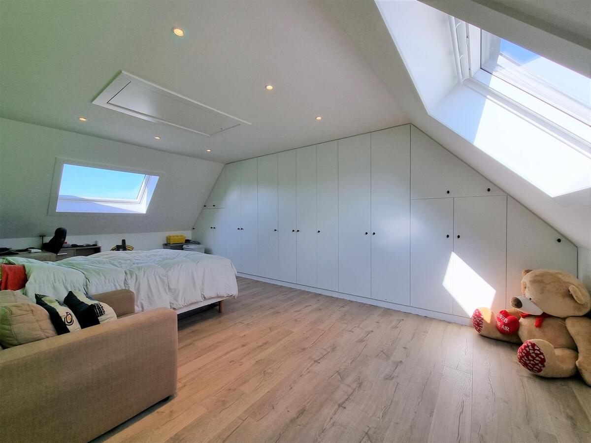 Knap gerenoveerde woning met grote tuin en oprit - Dudzele 