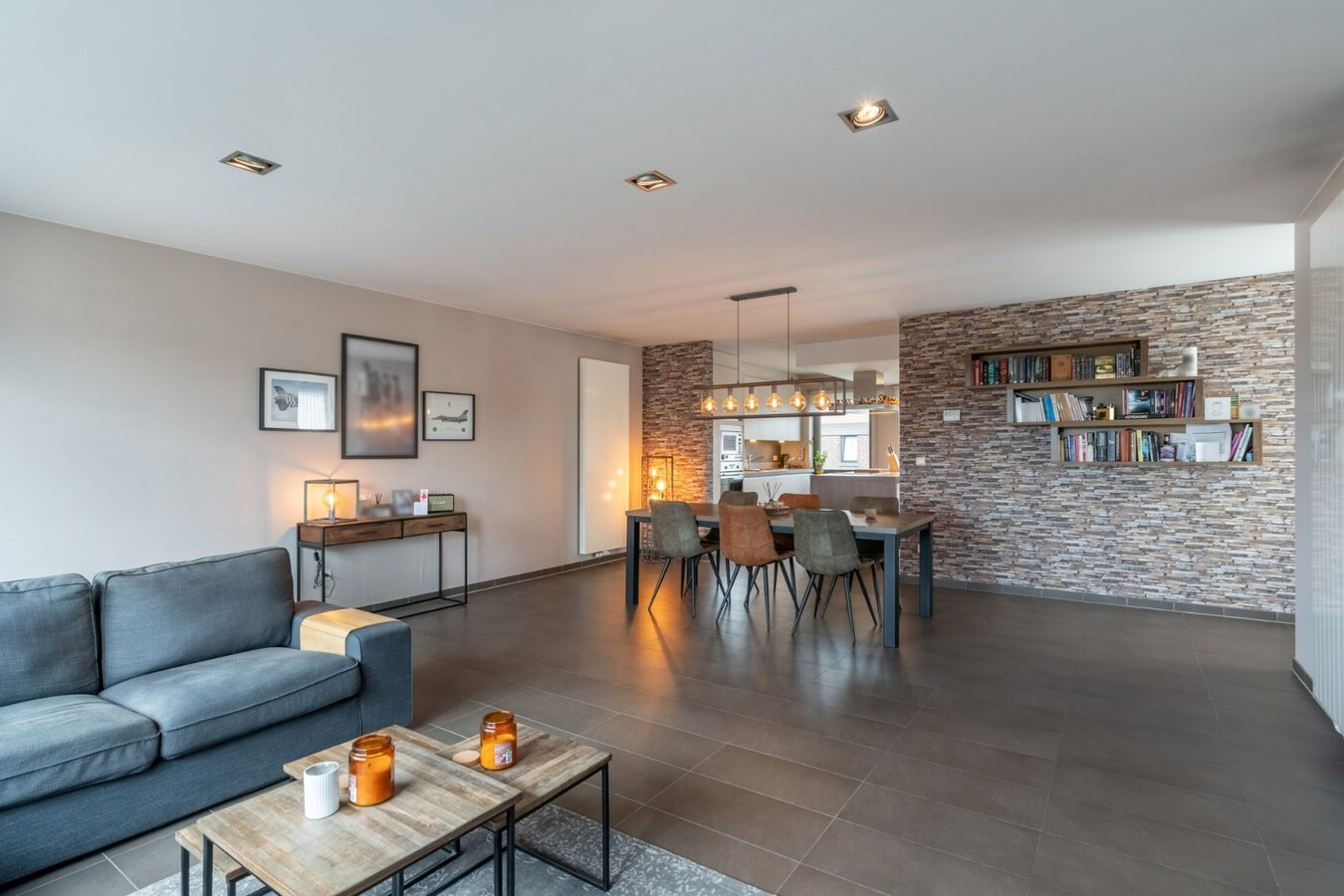 Luxe duplex appartement met 3 slaapkamers, bouwjaar 2008, 170m² bewoonbare oppervlakte. 