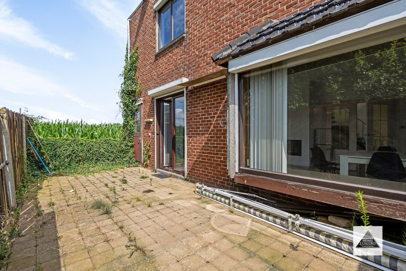 Ruime woning met 4 slaapkamers en hobbyruimte/winkel. 