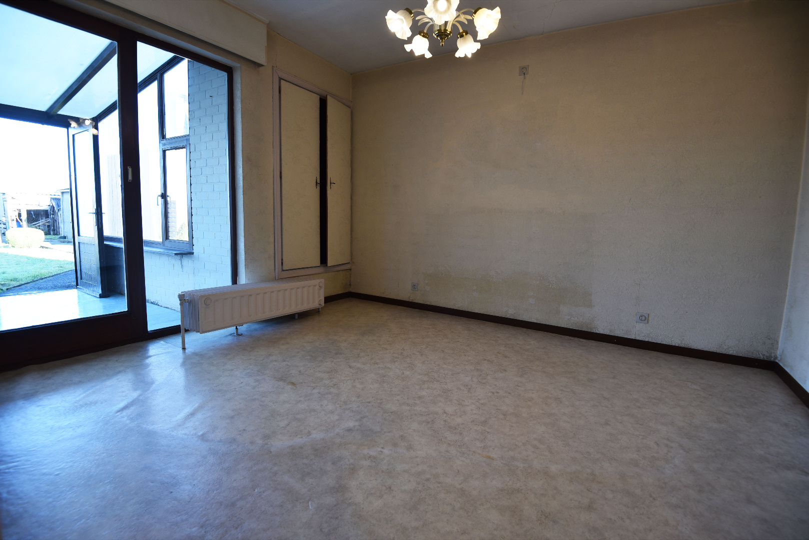 Te renoveren HoB met 3 slpks, tuin met zicht op weilanden te Adegem 