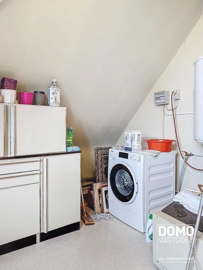 RUIME GEZINSWONING MET TUIN EN GARAGE TE KERMT 