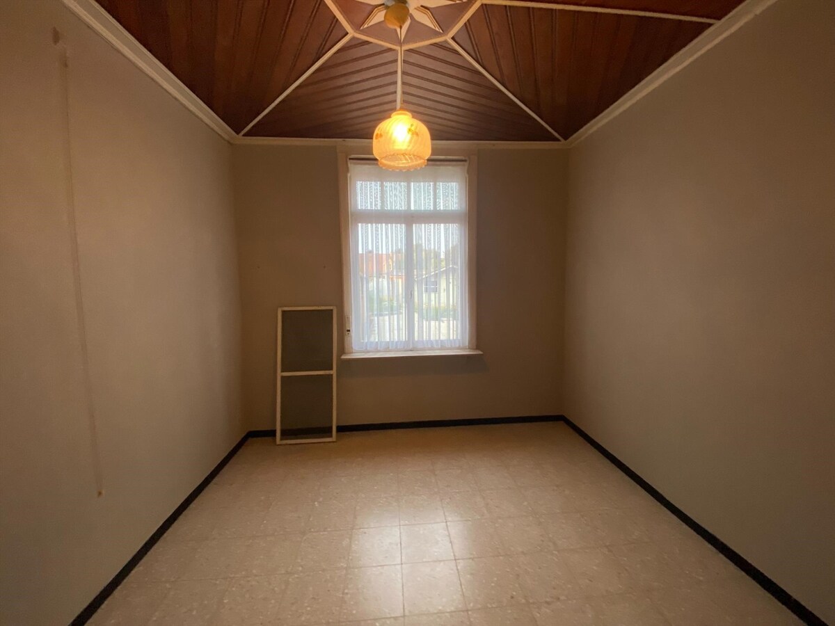 Verrassend ruime woning in het centrum van merkem 