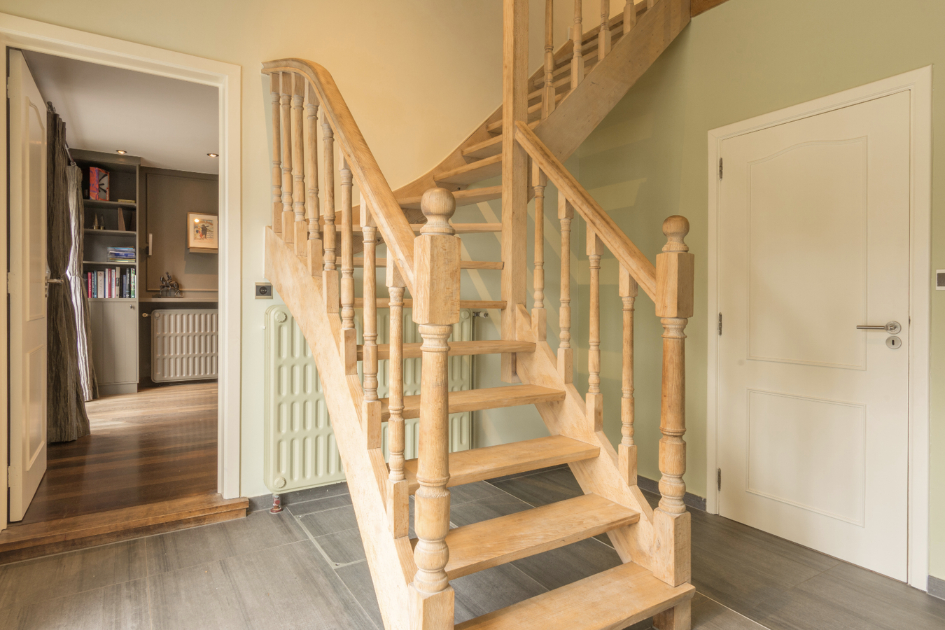 Ruime gezinswoning met verwarmd buitenzwembad 