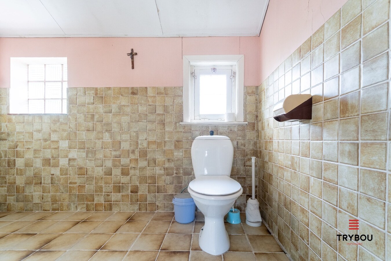 Te renoveren alleenstaande woning op een ruim perceel met tal van mogelijkheden! 